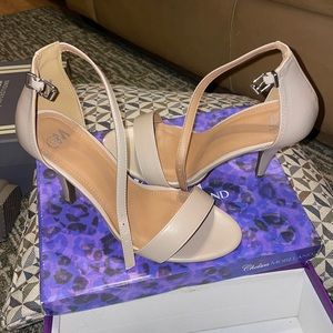 Chelsea Moreland nude heals